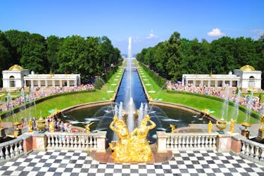 St. Petersburg: Peterhof Lower Park with a boat ride